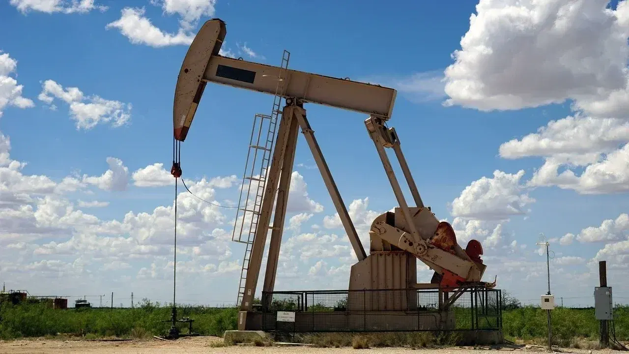Instalație de extracție a petrolului, imagine ilustrativă pentru livrările de țiței saudit către Europa