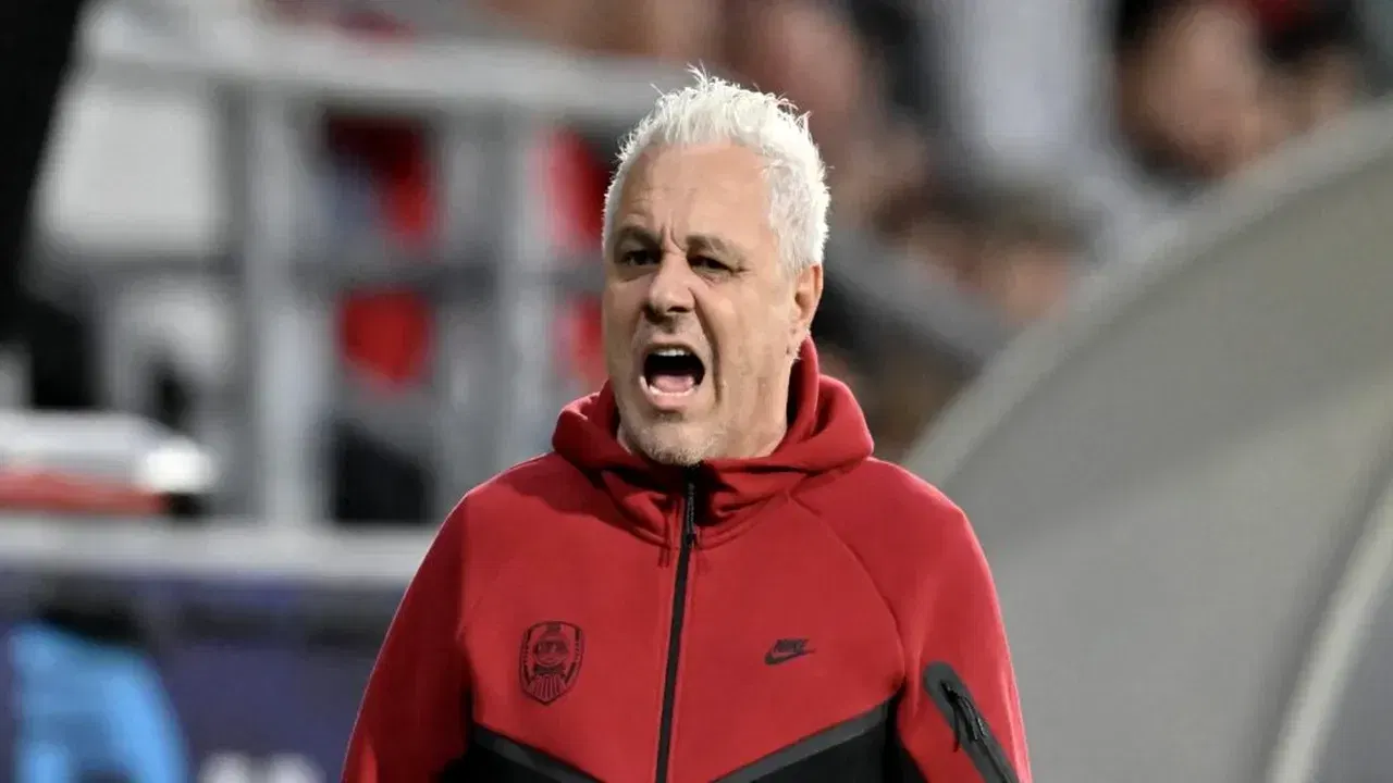 Marius Șumudică, antrenorul CFR Cluj, pe marginea terenului