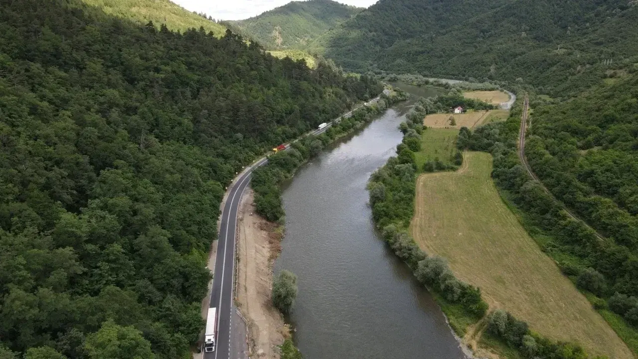 Trafic pe DN7, pe Valea Oltului, unde șoferii vor fi redirecționați după închiderea lotului Sibiu–Boița al A1