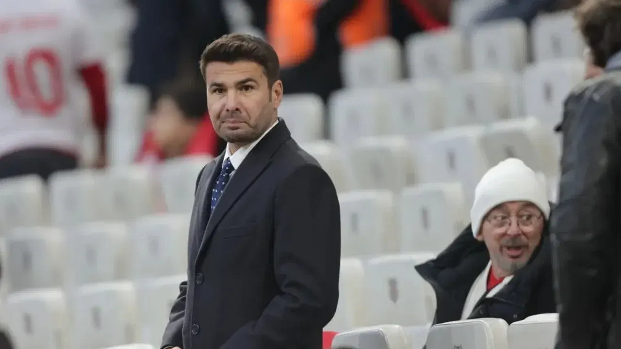 Adrian Mutu, fotografiat la un meci de fotbal