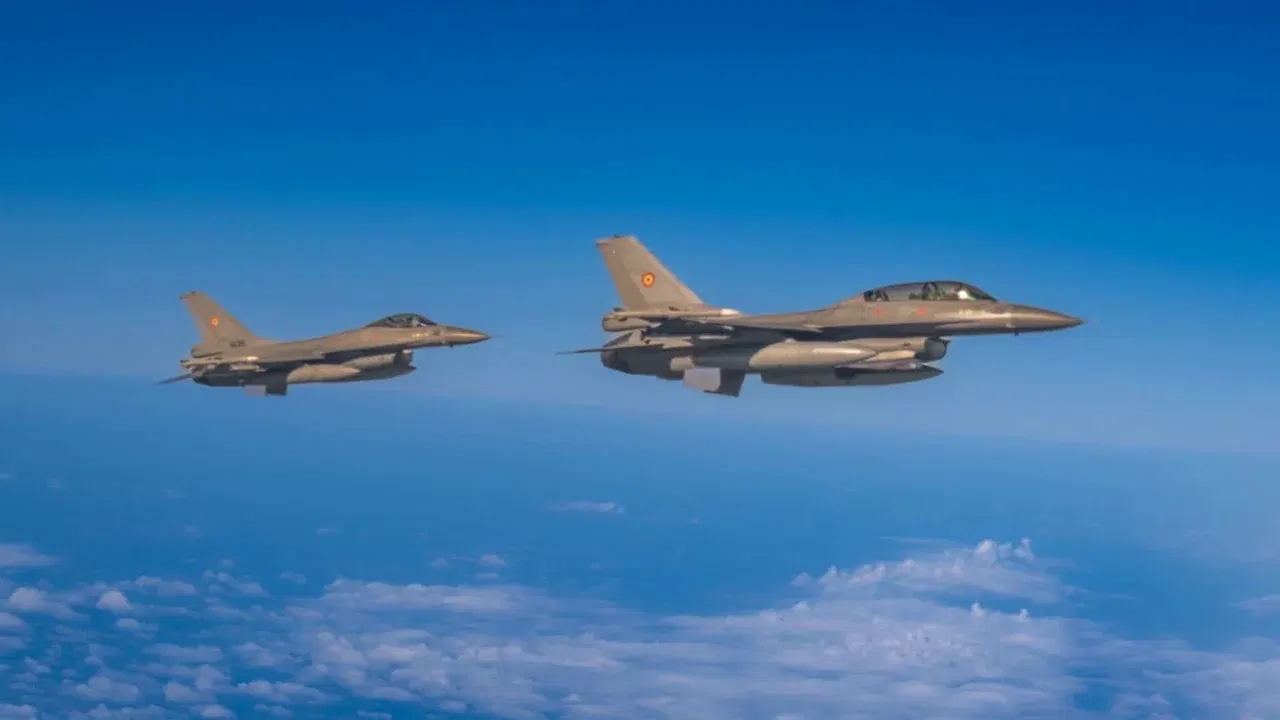 Aeronave F-16 ale Forțelor Aeriene Române, într-o fotografie distribuită de MApN