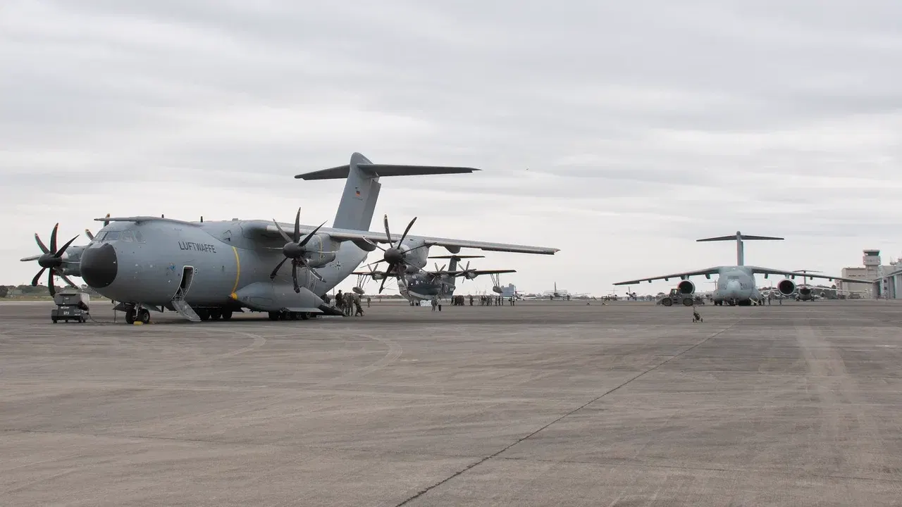 Aeronave militare germane, inclusiv un A400M Atlas, pe aerodrom