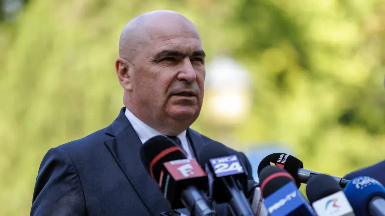 Ilie Bolojan vorbește în fața jurnaliștilor