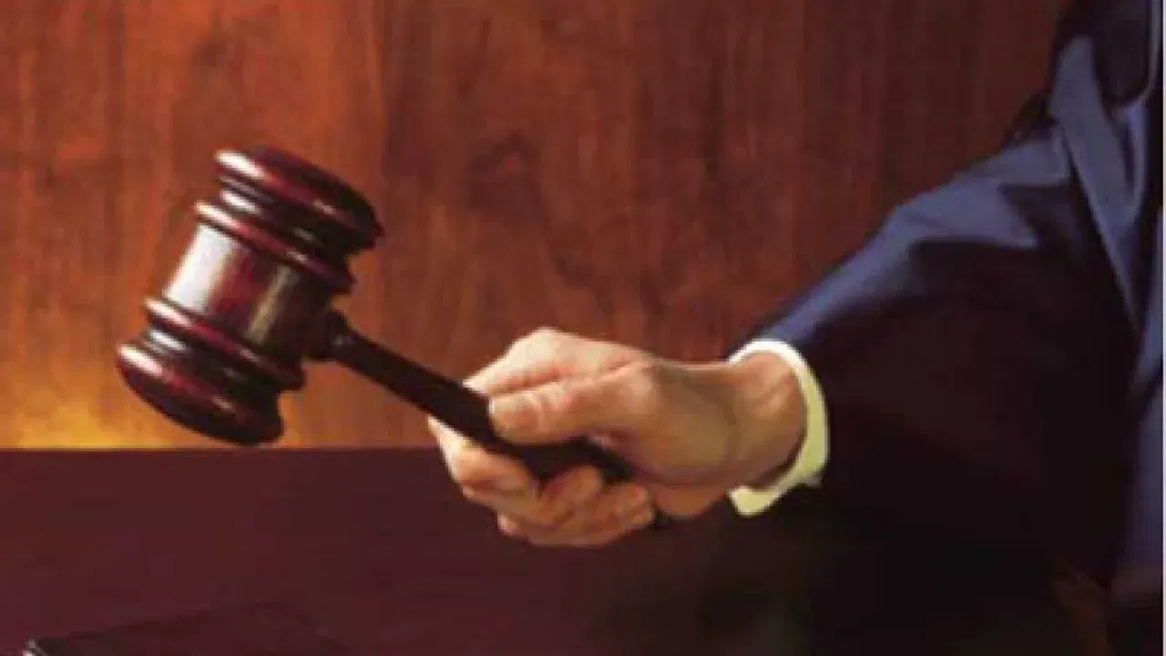 Ciocan de judecător, imagine ilustrativă pentru procesul privind drepturile salariale ale magistraților
