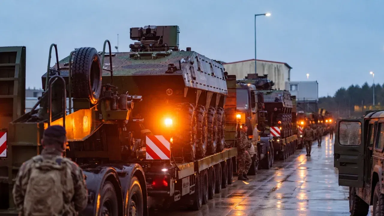 Convoi cu tehnică militară franceză la intrarea în România