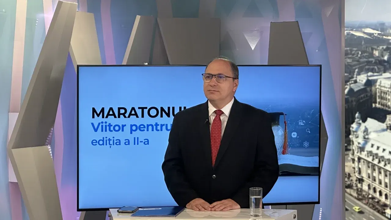 Mihai Dimian, ministrul interimar al Educației, într-un studio de televiziune