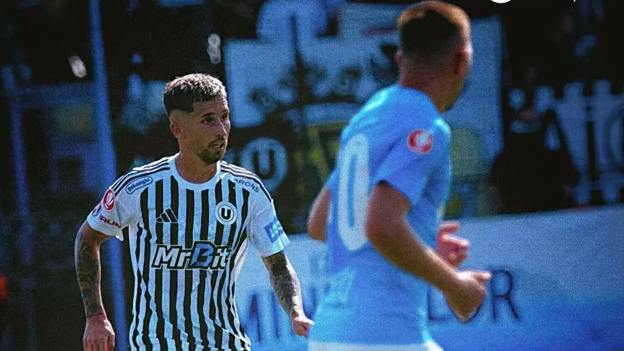 Jucător al Universității Cluj în meciul cu FC Voluntari, din Superliga